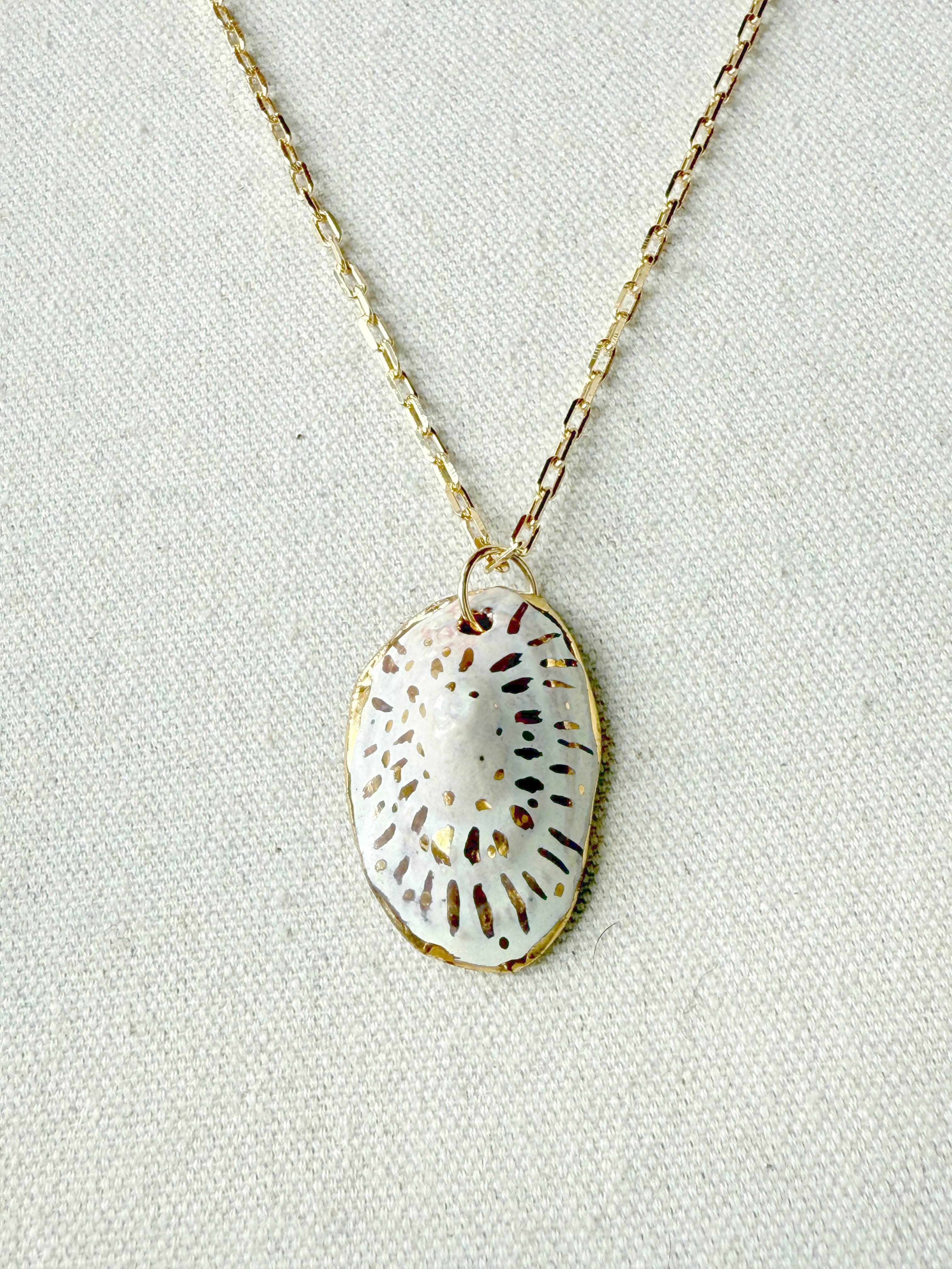 Carola Spitzer - Shoreline Key Shell charm necklace